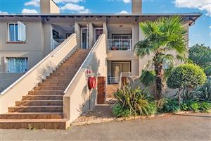 Charming Ground Floor 2-bedroom Apartment - Lock-Up and Go Convenience!