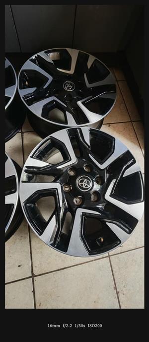 18inch Toyota Legend 55 /Fortuner OEM mags to use for spare wheel 
