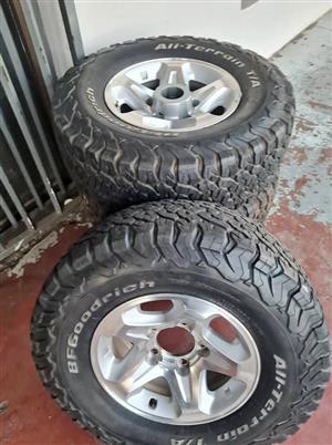 Toyota Landcruser original alloy mags size 16+ tyres