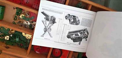 Mechano set old style in original box.