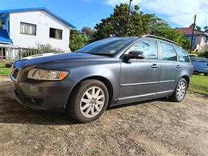 Two-way 2008 Volvo V50 2.4i station wagon full house. 
