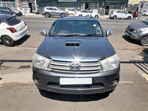 2010 Toyota Fortuner 3.0 D4D 4x2 seven seater with a leather seat and Automatic