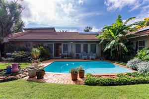 4 bedroom Entertainers dream for sale!