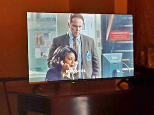 Ecco smart tv 40 inch, has original box. Excellent condition