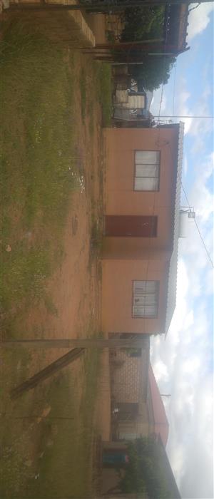 2bedroom house in kanana not far from jubilee mall, access to transport 