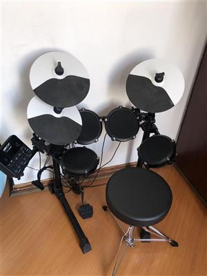  Alesis electric drum kit