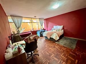 PRIME LOCATION - 1 Bedroom Apartment