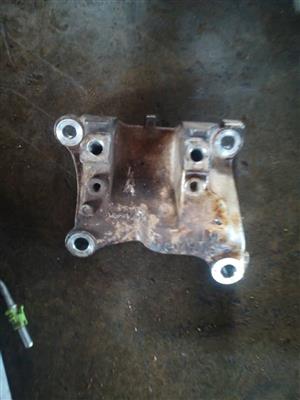 HONDA CIVIC IVTEC VXI ENGINE MOUNTING BRACKET