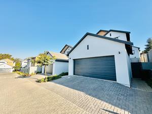 Cluster For Sale in Fourways