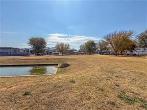Large Waterfront Stand in The Islands Estate