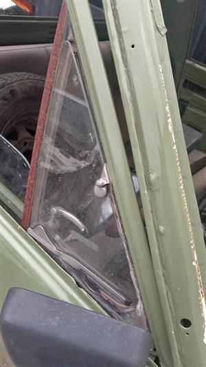 Nissan 1400 RHS quarter glass