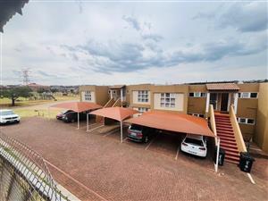 Townhouse For Sale in Mondeor