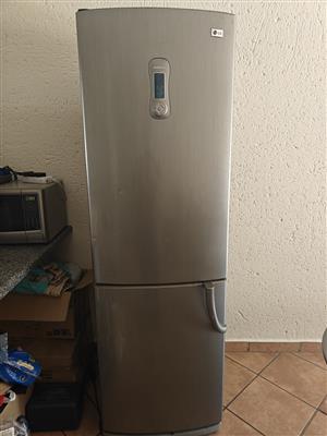 Broken Fridge – R500 – Must Go