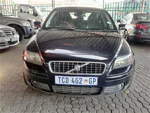 VOLVO 340 T5 2.0LTR KMS AUTOMATIC WITH LEATHER INTERIOR PETROL BLACK IN COLOUR