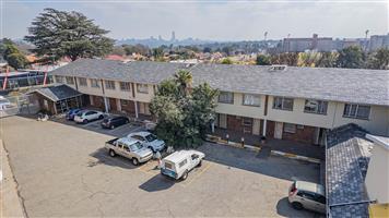 Modern 3-Bedroom Duplex with Garden – Prime Location Near Sandton & Rosebank