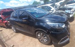 RENAULT CAPTURE 900T MANUAL ( STRIPPING FOR SPARES)