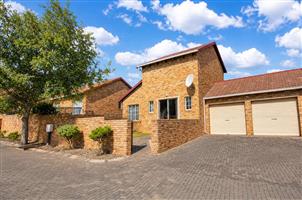 Townhouse For Sale in Wilgeheuwel