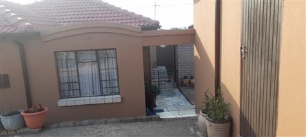 Room hto let