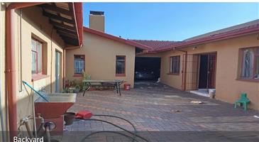 House For Sale in Diepkloof & Ext