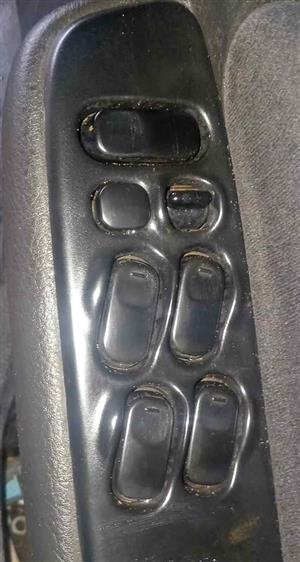 Nissan Maxima 3.0 V6 2000 Right Front Main Window Switch