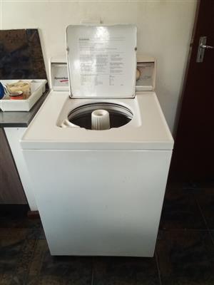 Speed queen washing machine for sale. Needs minor repair. Working condition