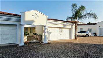 Townhouse For Sale in La Lucia