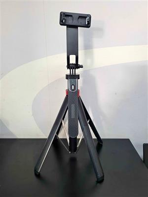 P185 Smart Tracking Phone Tripod and Selfie Stick