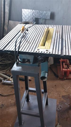 table saw on stand