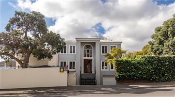 Townhouse For Sale in Claremont Upper