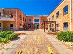 688m² First Floor Office to Let in Valley View Office Park