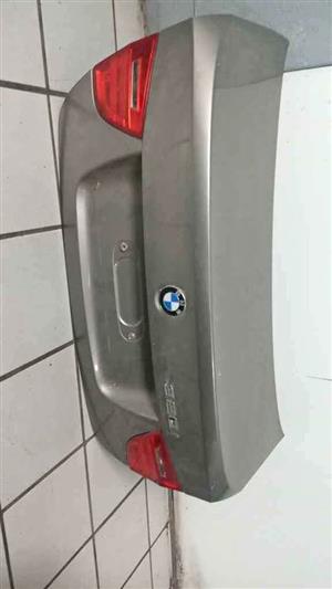 Bmw E90 facelift tailgate