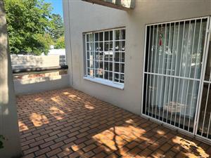 Spacious 1-Bedroom Apartment with Large Patio – Rivonia