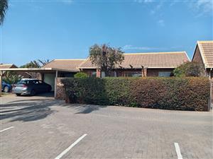 Townhouse For Sale in Rooihuiskraal North