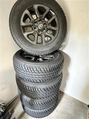 18inch Toyota Legend RS original mags with brand new 265/60/18 Dunlop Grandtrek 