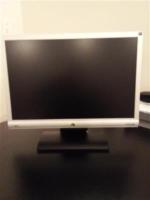 BENQ computer monitor - black & silver (excellent condition)