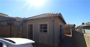 House For Sale in Clayville