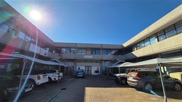 222m² First-Floor Corner Office To Let in Silvertondale