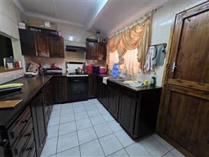 Renovator’s Dream in Prime Panorama!
