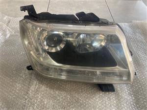 2013 SUZUKI GRAND VITARA XENON HEADLIGHT RIGHT SIDE FOR SALE. 