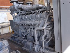 Mitsubishi 800kva With AMF Panel 100 hours only was a back up Gen.