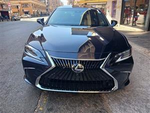 2018 Lexus ES300H 