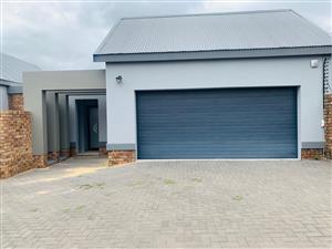 House For Sale in Roodeplaat