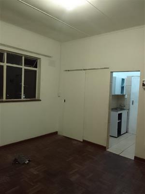 LOVELY BACHELOR FLAT AVAILABLE IMMEDIATELY – VANDERBIJLPARK CW3