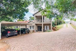 4 Bedroom 3 Bathroom Home with Games Room or Studio - Near to Noordheuwel High