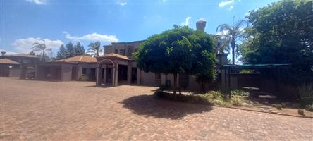 Beautiful Mansion for Sale in the luxurious Maraldi Estate on the banks of the Vaal River !!