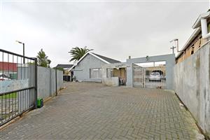 House For Sale in Grassy Park