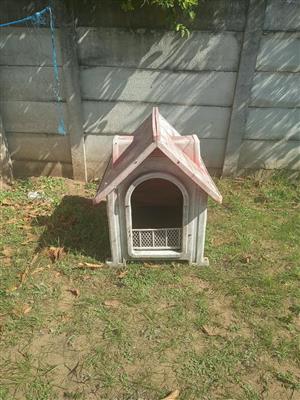 Tough plastic kennel.house for puppies