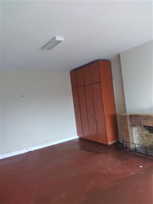 Bedroom to rent in Observatory