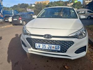 2018 HYUNDAI I20 1.2 PETROL, MANUAL, WHITE, 92000KMS, R140,000. SERVICE BOOK SPARE KEYS