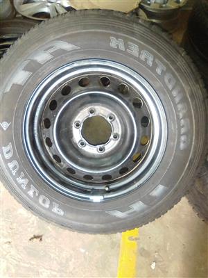 17inch Toyota Hilux/Fortuner original steel rim with used 265/65/17 tyre to use 